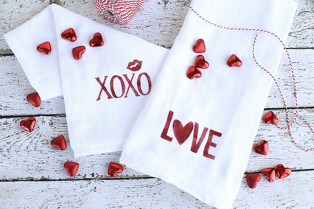 Featured Image for Fabric Ink Valentine Towels (#24477)