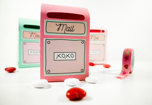Featured Image for Retro Valentine Mailbox (#25548)
