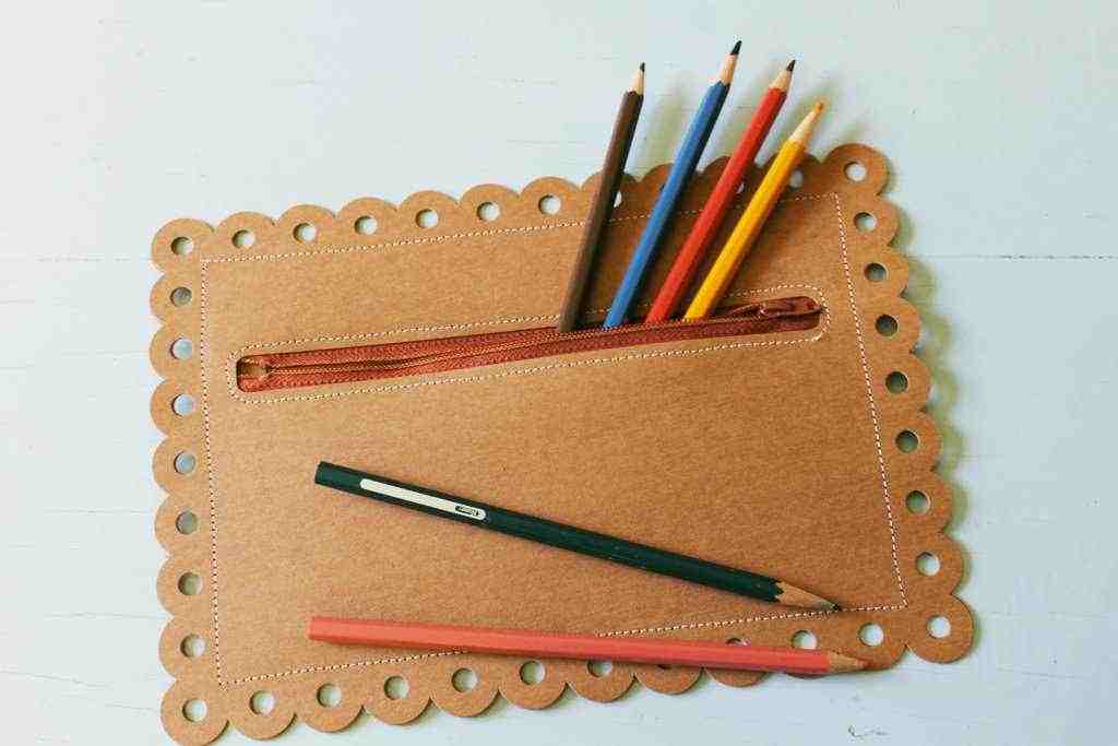 Featured Image for Make A Scalloped Faux Leather Pencil Pouch (#100111)