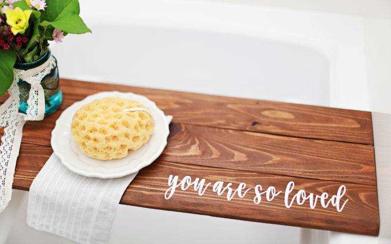 Featured Image for DIY Personalized Bathtub Tray (#107300)