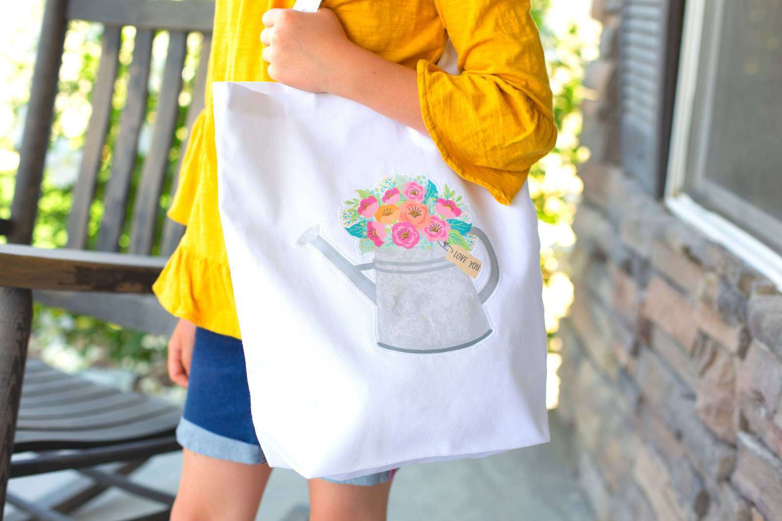 Featured Image for Tote with a Cotton Fabric Applique (#115462)