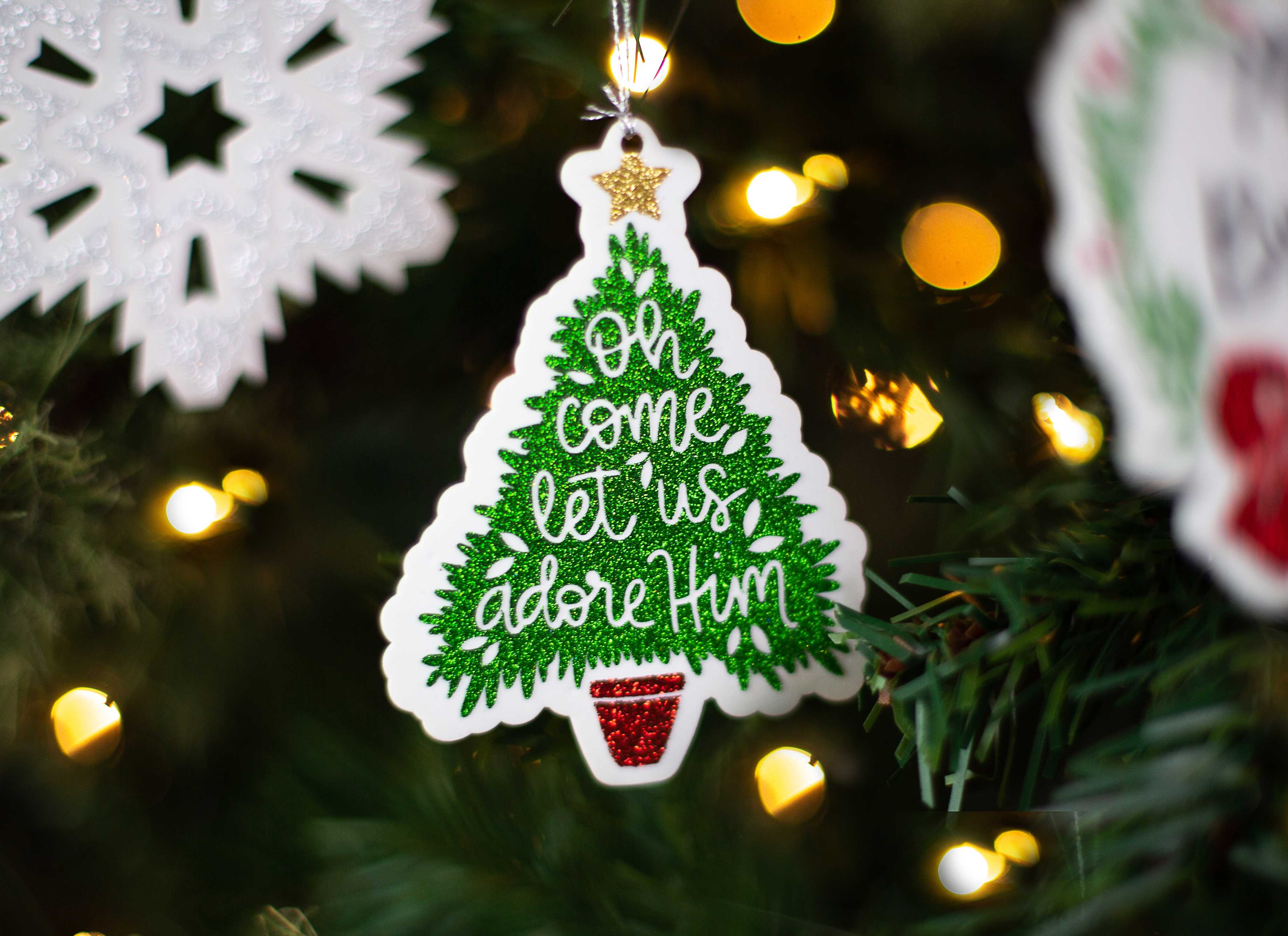 Featured Image for Christmas Ornaments with Glitter Vinyl (#118746)