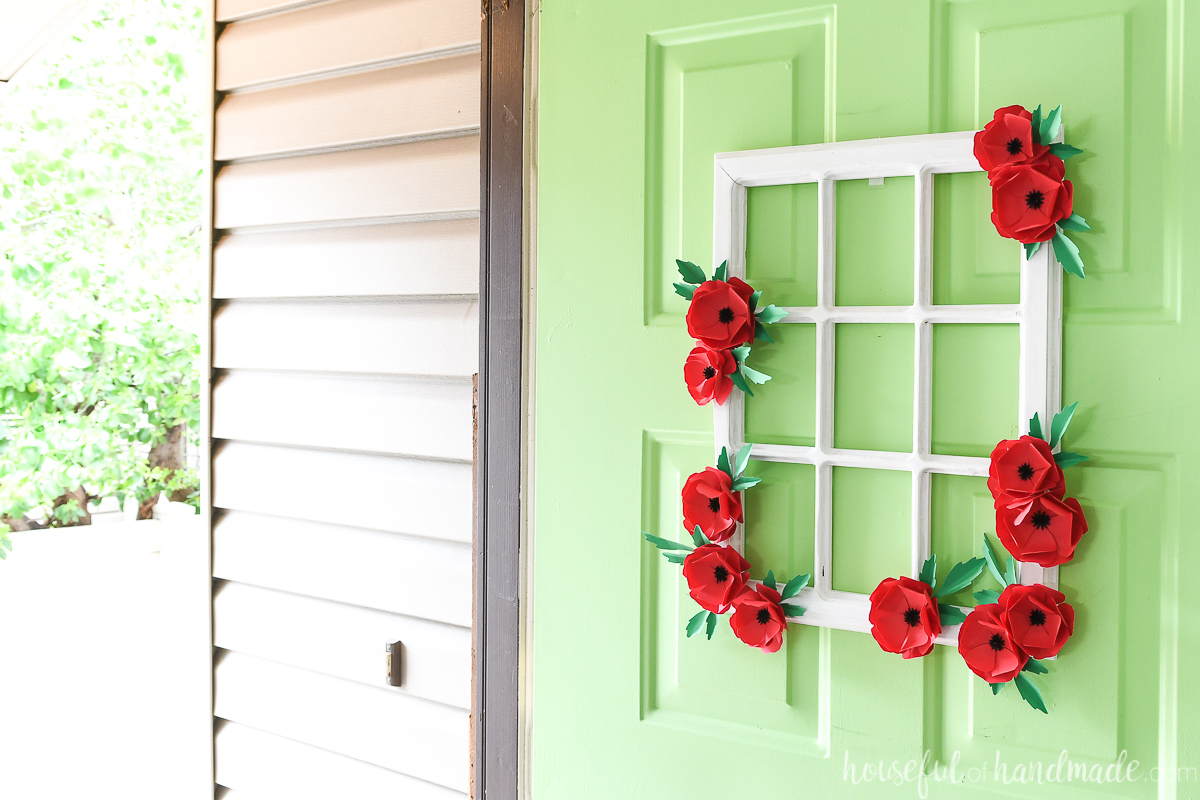 Featured Image for Poppy Window Wreath (#122290)