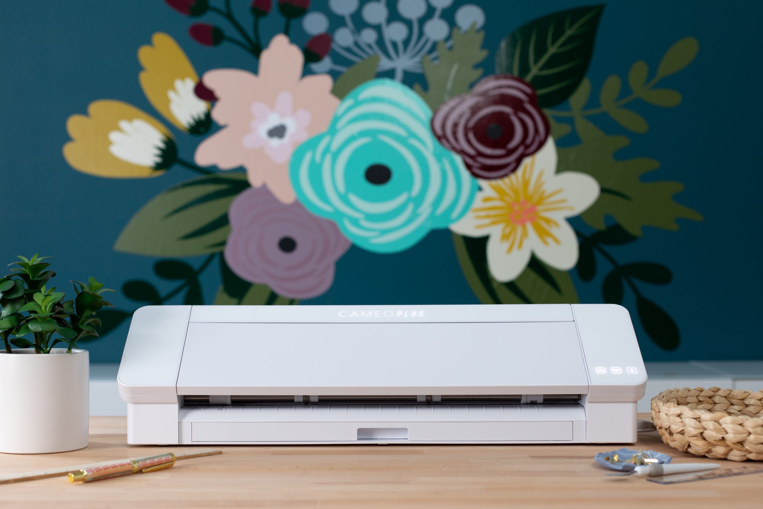 Featured Image for Introduction to the Silhouette Cameo® Plus (#126356)